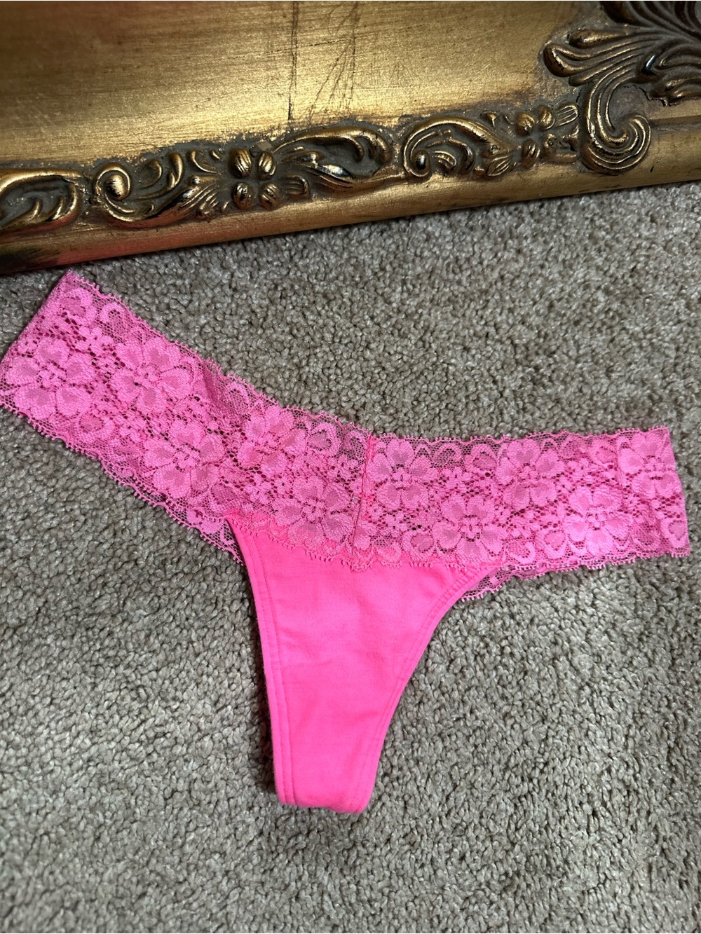 New Pink Victoria's Secret Extra Low Rise Thong Pink Lace Size XS 2010